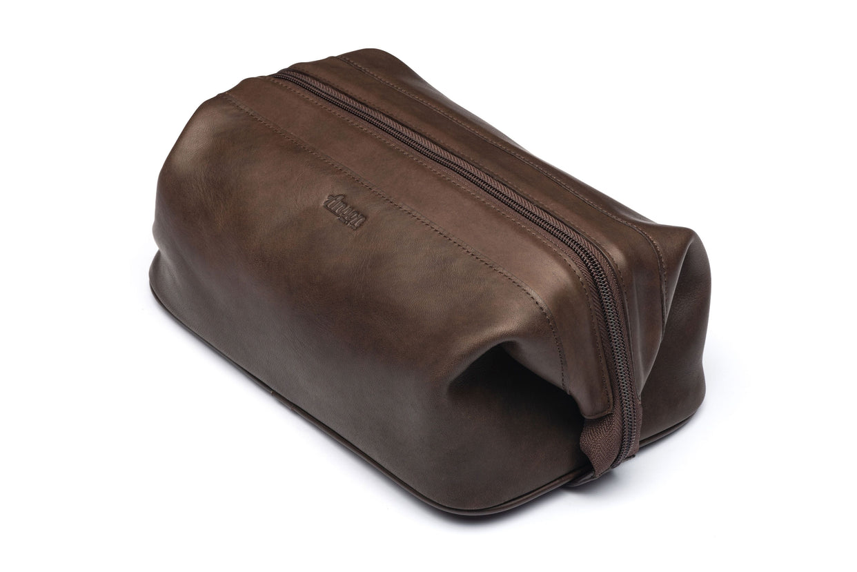 Traditional Leather Travel Bag In Brown Or Black Leather